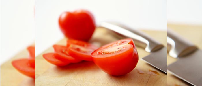 Khasiat Tomat Sebagai Pakan Tambahan Ayam Aduan